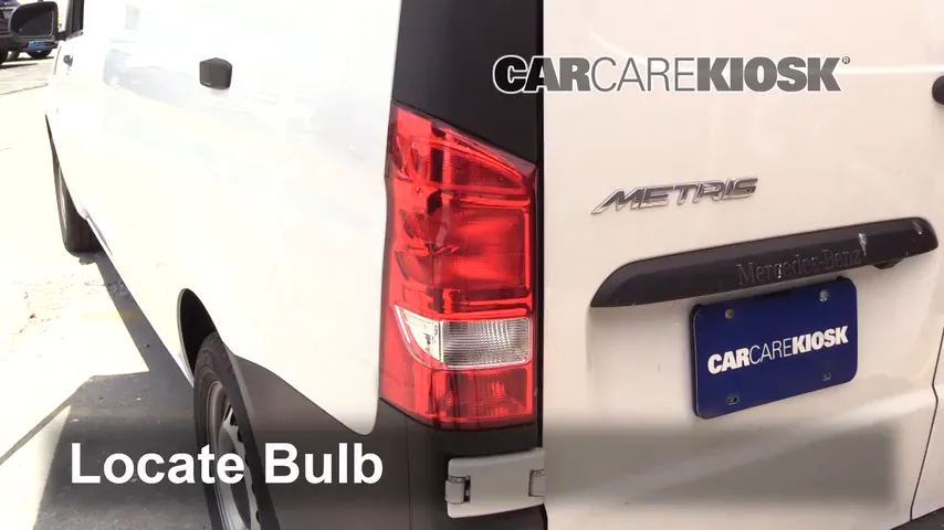 2019 Mercedes-Benz Metris 2.0L 4 Cyl. Turbo Mini Cargo Van Éclairage Feux de marche arrière (remplacer une ampoule)